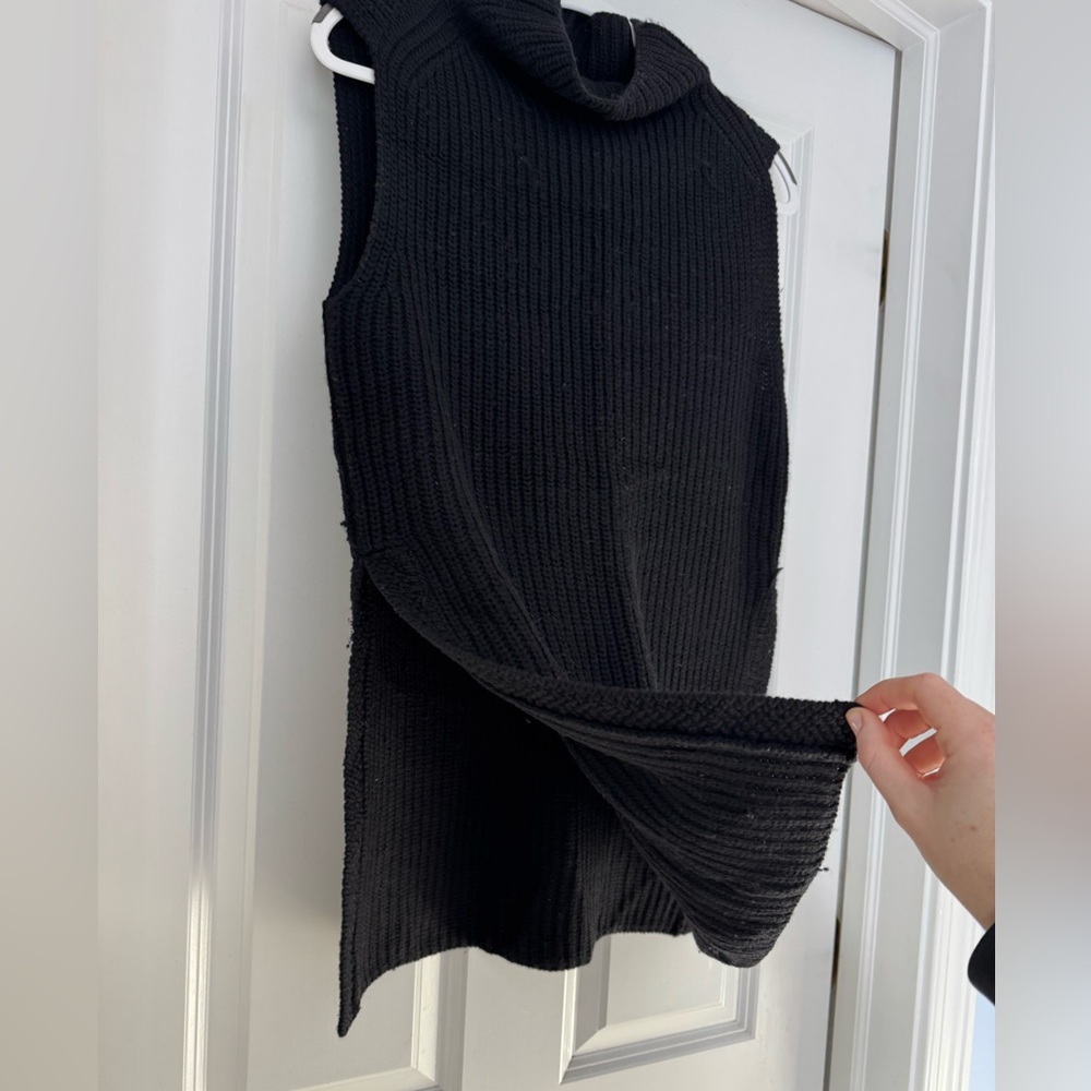 Aritzia Wilfred Black Chunky Knit Top